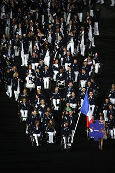 Les athlètes français défilent lors de la cérémonie d'ouverture des Jeux paralympiques de Rio 2016