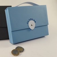 Une maman invente un porte-monnaie adapté pour son enfant autiste