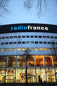 Entrée de la Maison de la Radio, siège de Radio France