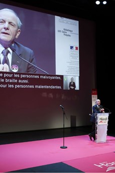 Axel Kahn, président du jury du Prix Handi-Livres, durant son discours lors de la cérémonie de remise des prix de l'édition 2016
