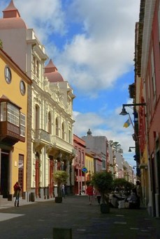 Une rue piétonne de La Laguna aux Îles Canaries (Espagne)