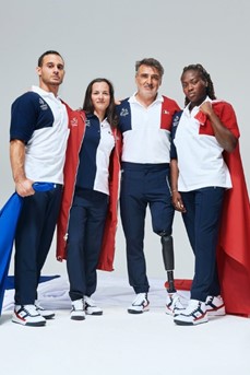 Les 4 porte-drapeaux français : Sandrine Martinet et Stéphane Houdet entourés de Samir Ait-Saïd et Clarisse Agbegnenou